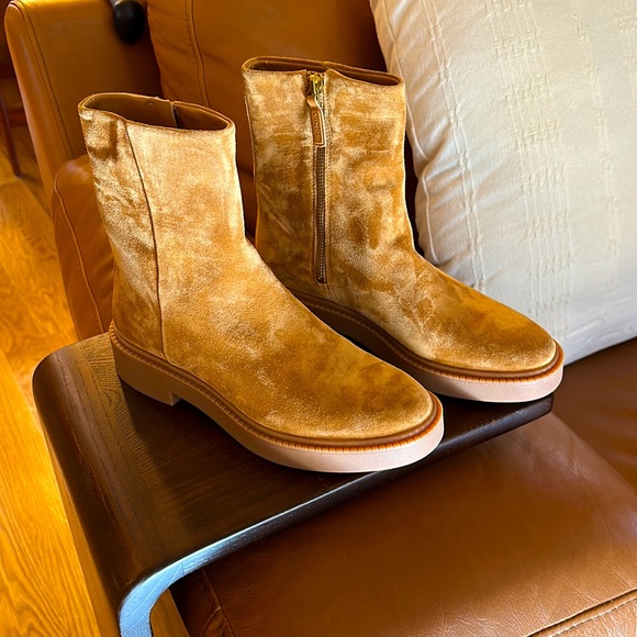 VINCE waterproof suede tan ankle boots - Picture 3 of 9